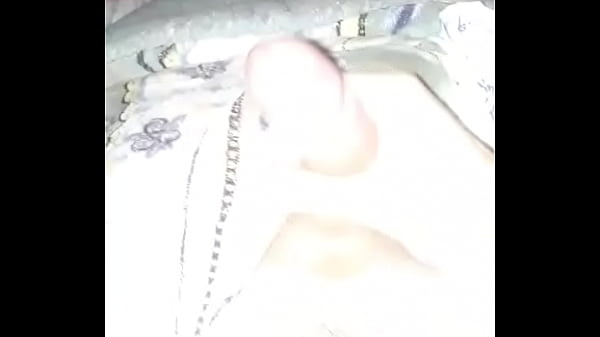 Uruguayo Morboso. Pajeándome en la cama.