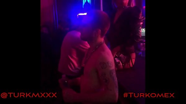 El MARRA Salon icónico bar gay de arrabal en la Ciudad de México invitó a @TURKMXXX a concursar por el título El Chacal de Oro Fiesta, baile, bebidas, y mucho morbo.