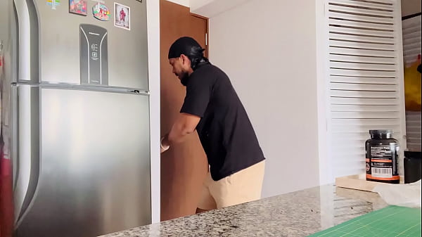 LADRON GAY  ENTRÓ A DEPARTAMENTO A ROBAR PERO SE DISTRAJO CON UN RICO CULO PASIVO CRESPO